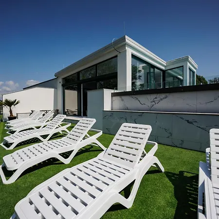 Villa Bauhaus Wellness Apartman 204 Siofok Exterior photo