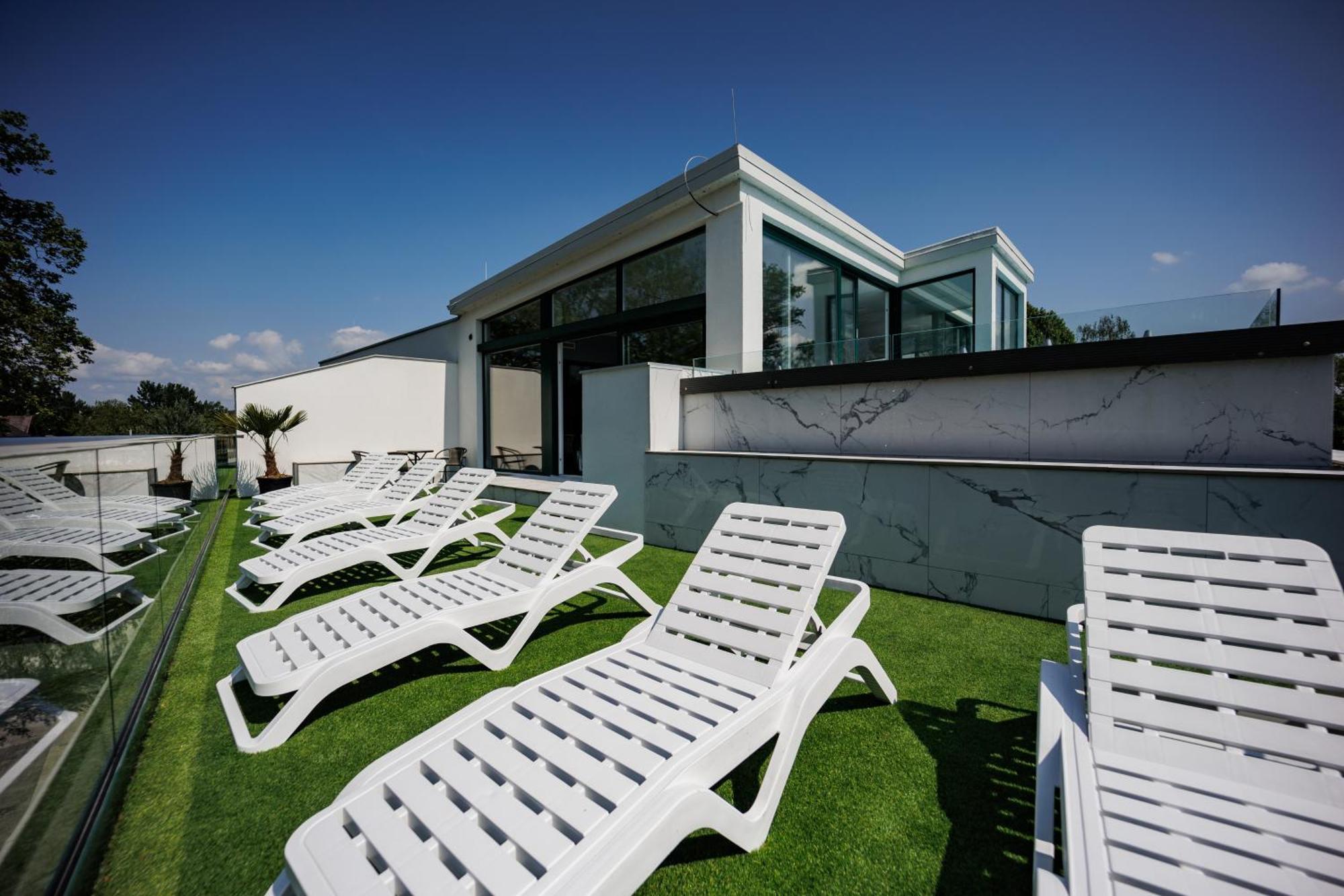 Bauhaus Wellness 204 *