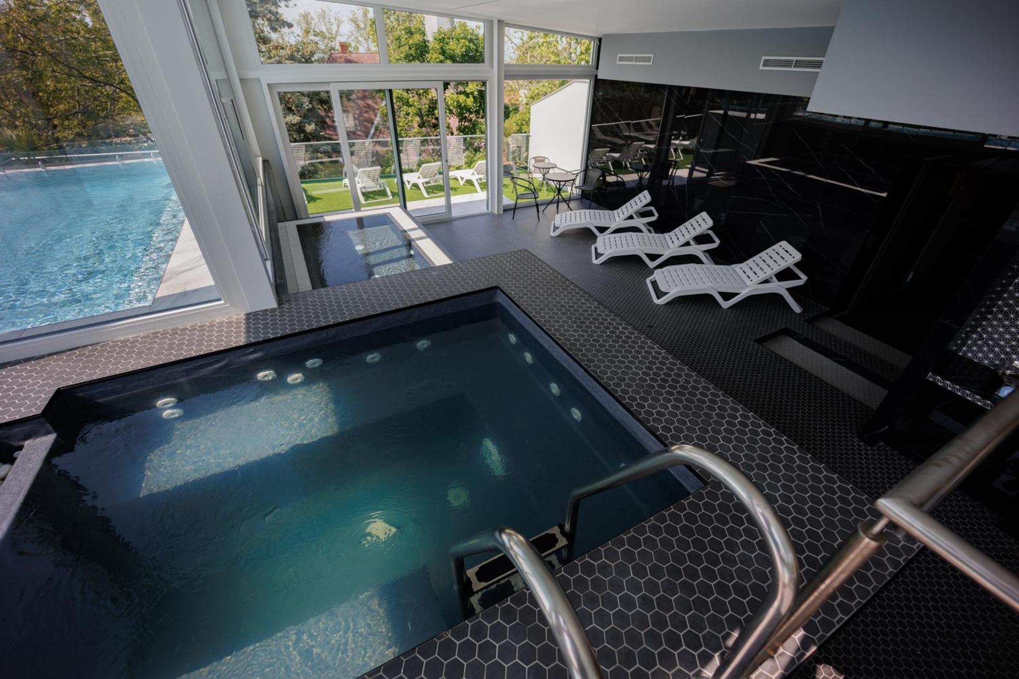 Bauhaus Wellness 204 *